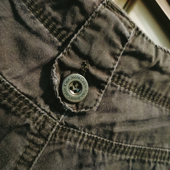 Calvin Klein - Picture 2 of 12